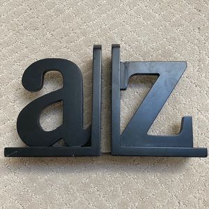 A and Z book ends black